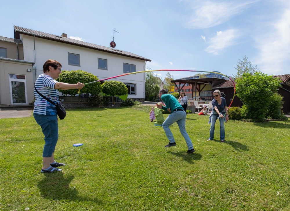 Erwachsene springen Seil